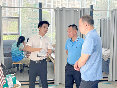 湖北省监利市考察团赴小艾康养科技考察交流 共谋智慧养老发展新篇章(图2)
